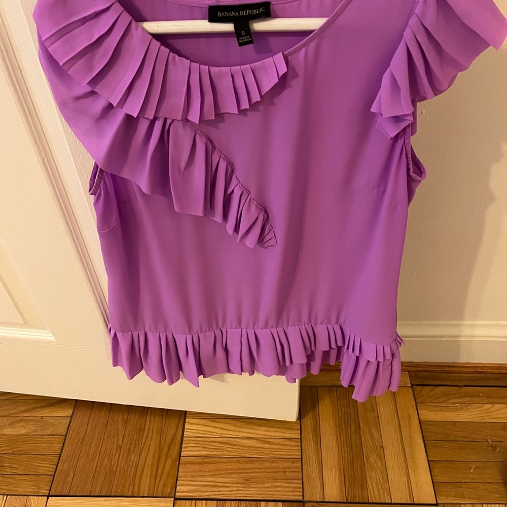 Banana republic layered ruffle tank violet, size small